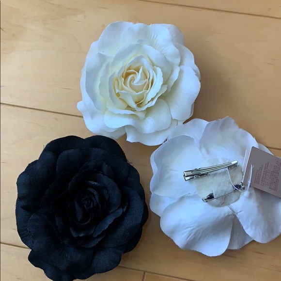 Black and Cream Flowers - Picture 2 of 2